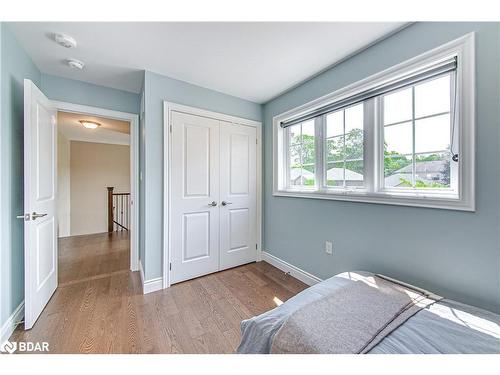 165 Bishop Drive E, Barrie, ON - Indoor Photo Showing Bedroom