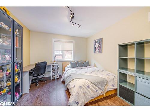 165 Bishop Drive E, Barrie, ON - Indoor Photo Showing Bedroom