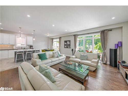 165 Bishop Drive E, Barrie, ON - Indoor Photo Showing Living Room