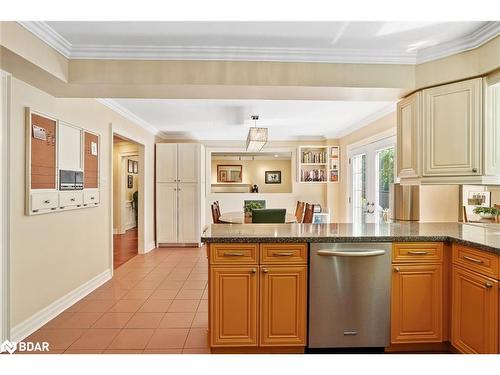 25 Grand Forest Drive, Barrie, ON - Indoor Photo Showing Kitchen