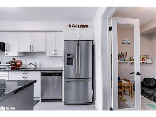 66 Pumpkin Corner Crescent, Barrie, ON - Indoor Photo Showing Kitchen With Stainless Steel Kitchen