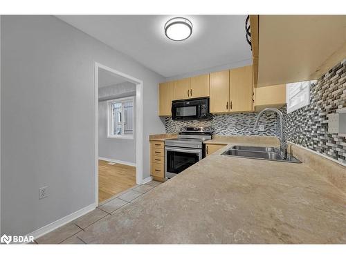 27 Admiral Crescent, Angus, ON - Indoor Photo Showing Kitchen With Double Sink