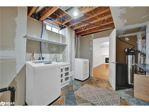 27 Admiral Crescent, Angus, ON - Indoor Photo Showing Laundry Room