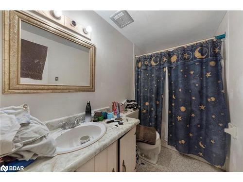 227 Thoms Crescent, Newmarket, ON - Indoor Photo Showing Bathroom