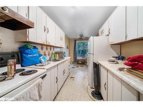 227 Thoms Crescent, Newmarket, ON - Indoor Photo Showing Kitchen