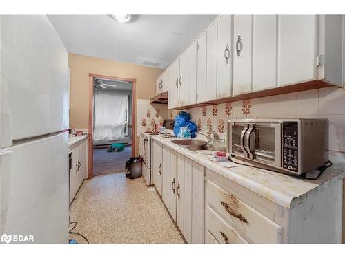 227 Thoms Crescent, Newmarket, ON - Indoor Photo Showing Kitchen