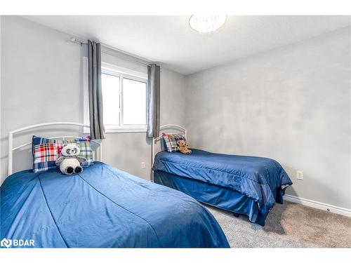 121 Nicholson Drive, Barrie, ON - Indoor Photo Showing Bedroom