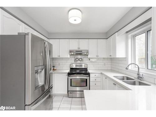 121 Nicholson Drive, Barrie, ON - Indoor Photo Showing Kitchen With Double Sink With Upgraded Kitchen