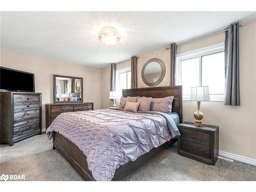 121 Nicholson Drive, Barrie, ON - Indoor Photo Showing Bedroom