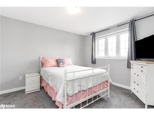 121 Nicholson Drive, Barrie, ON - Indoor Photo Showing Bedroom