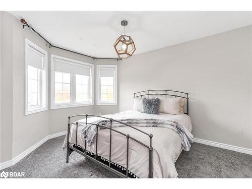 121 Nicholson Drive, Barrie, ON - Indoor Photo Showing Bedroom