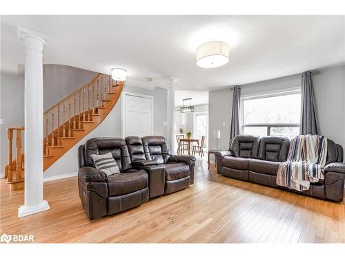 121 Nicholson Drive, Barrie, ON - Indoor Photo Showing Living Room