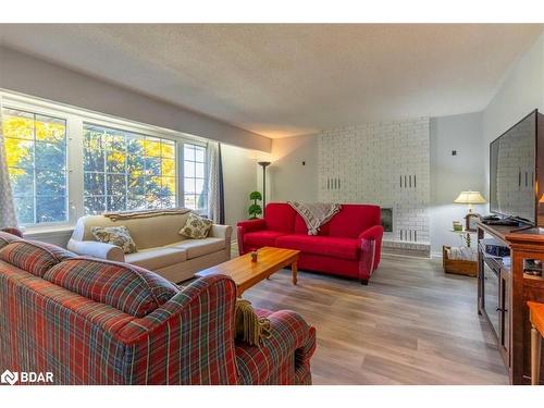 569 Mapleview Drive E, Barrie, ON - Indoor Photo Showing Living Room