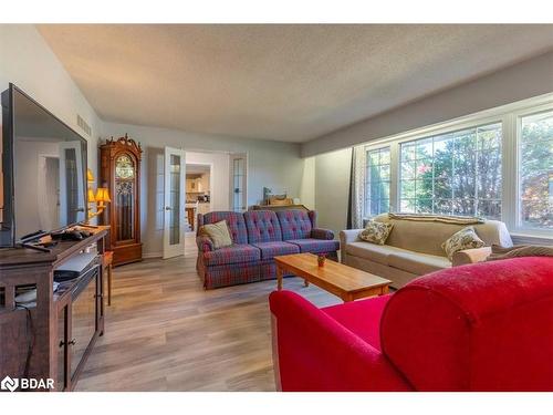 569 Mapleview Drive E, Barrie, ON - Indoor Photo Showing Living Room