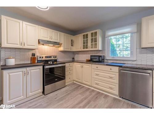 569 Mapleview Drive E, Barrie, ON - Indoor Photo Showing Kitchen