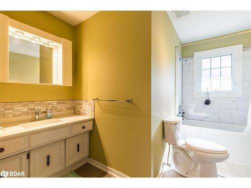 569 Mapleview Drive E, Barrie, ON - Indoor Photo Showing Bathroom