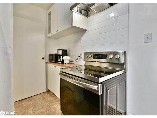 34 Penetang Street, Barrie, ON - Indoor Photo Showing Kitchen