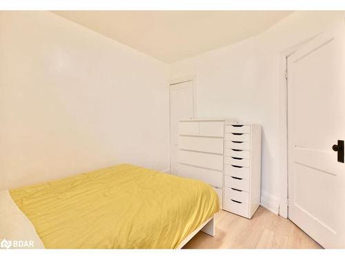 34 Penetang Street, Barrie, ON - Indoor Photo Showing Bedroom