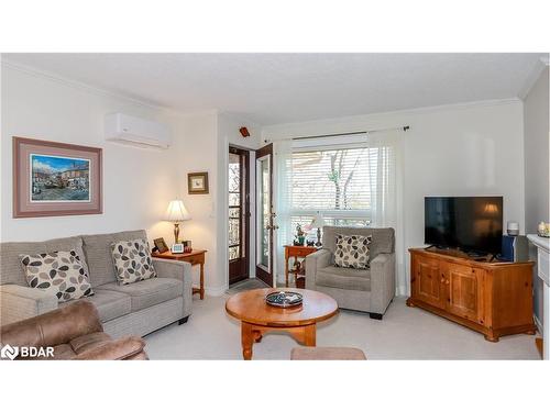 305-131 Clapperton Street, Barrie, ON - Indoor Photo Showing Living Room