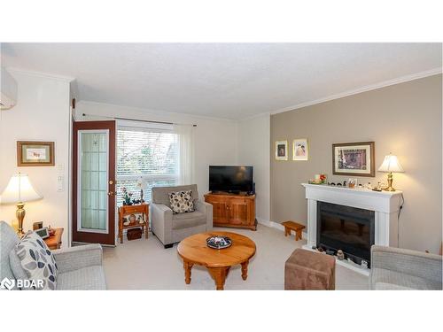 305-131 Clapperton Street, Barrie, ON - Indoor Photo Showing Living Room