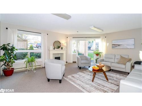 305-131 Clapperton Street, Barrie, ON - Indoor Photo Showing Living Room