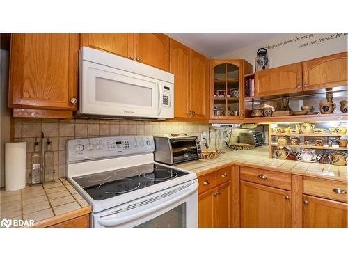 305-131 Clapperton Street, Barrie, ON - Indoor Photo Showing Kitchen