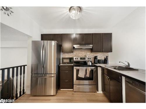 118 Churchland Drive, Barrie, ON - Indoor Photo Showing Kitchen