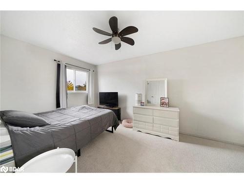 118 Churchland Drive, Barrie, ON - Indoor Photo Showing Bedroom