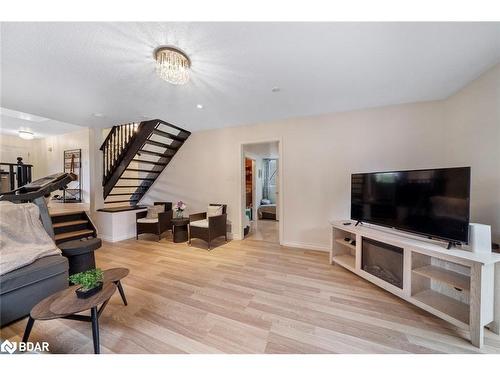 118 Churchland Drive, Barrie, ON - Indoor Photo Showing Living Room