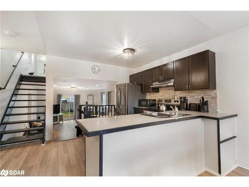 118 Churchland Drive, Barrie, ON - Indoor Photo Showing Kitchen