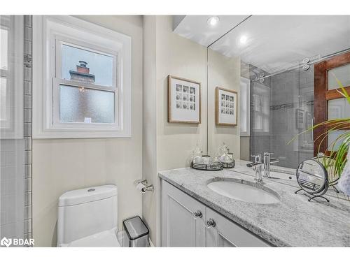 15 Cityview Circle, Barrie, ON - Indoor Photo Showing Bathroom