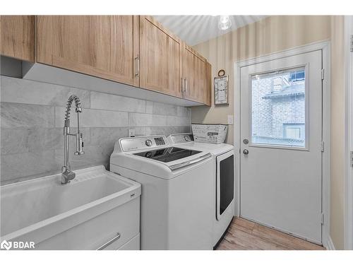 15 Cityview Circle, Barrie, ON - Indoor Photo Showing Laundry Room