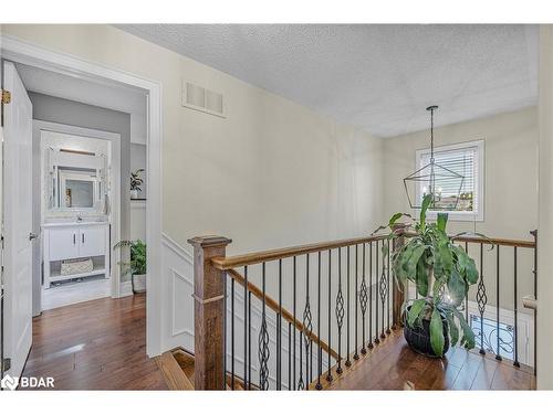 15 Cityview Circle, Barrie, ON - Indoor Photo Showing Other Room