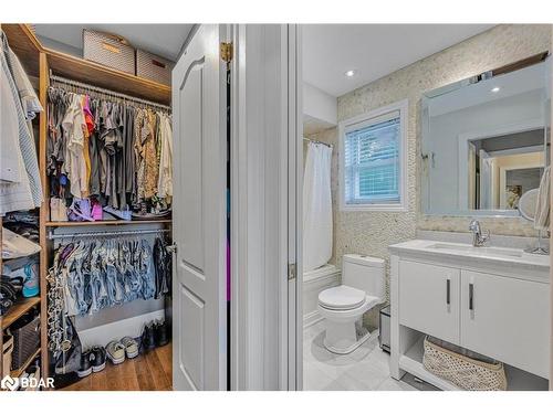 15 Cityview Circle, Barrie, ON - Indoor Photo Showing Bathroom