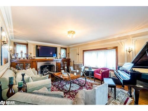 60 High Street, Barrie, ON - Indoor Photo Showing Living Room