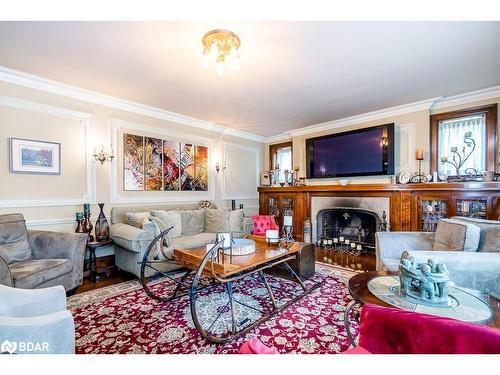 60 High Street, Barrie, ON - Indoor Photo Showing Living Room