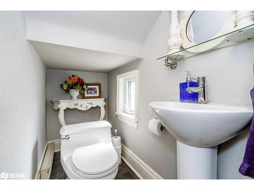 60 High Street, Barrie, ON - Indoor Photo Showing Bathroom