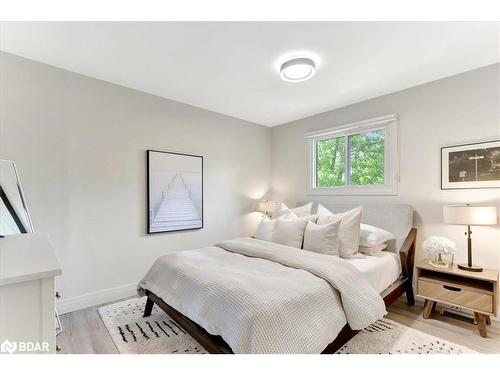 143 Collins Street, Collingwood, ON - Indoor Photo Showing Bedroom