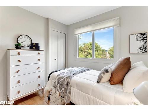 143 Collins Street, Collingwood, ON - Indoor Photo Showing Bedroom