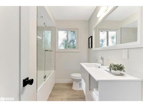 143 Collins Street, Collingwood, ON - Indoor Photo Showing Bathroom