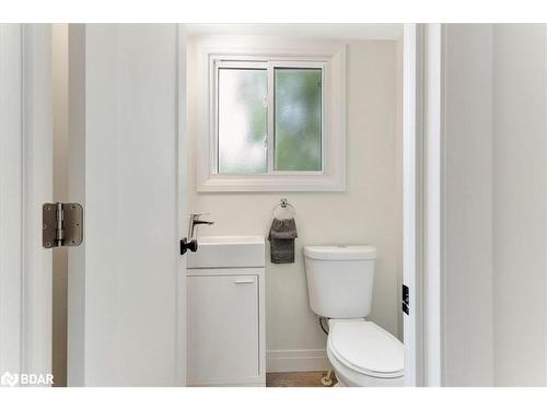 143 Collins Street, Collingwood, ON - Indoor Photo Showing Bathroom