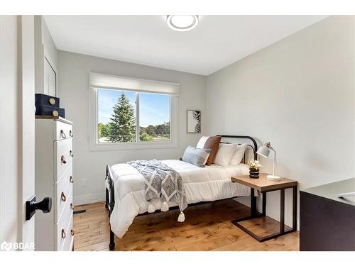 143 Collins Street, Collingwood, ON - Indoor Photo Showing Bedroom