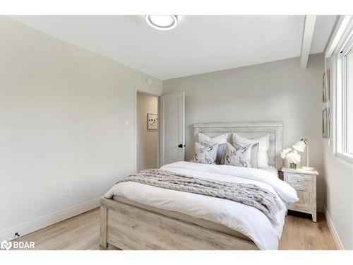 143 Collins Street, Collingwood, ON - Indoor Photo Showing Bedroom