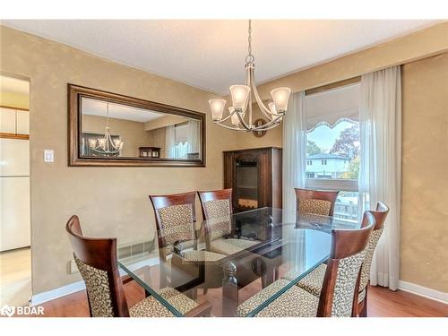 31 Little Avenue, Barrie, ON - Indoor Photo Showing Dining Room