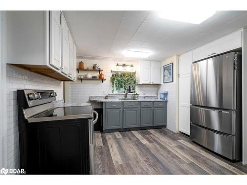 99 River Road, Brampton, ON - Indoor Photo Showing Kitchen