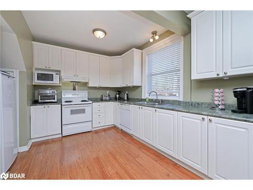 285-287 Barrie Street, Essa, ON - Indoor Photo Showing Kitchen