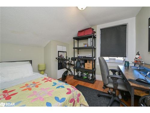 285-287 Barrie Street, Essa, ON - Indoor Photo Showing Bedroom