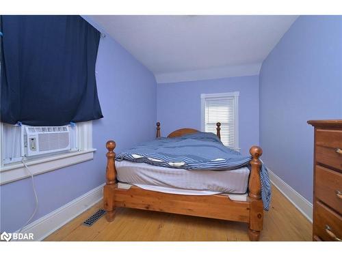 285-287 Barrie Street, Essa, ON - Indoor Photo Showing Bedroom