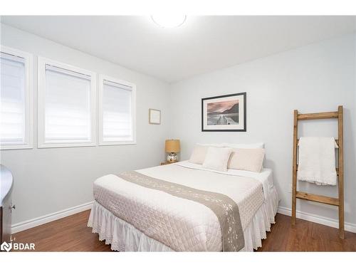 282 Robins Point Road, Tay, ON - Indoor Photo Showing Bedroom