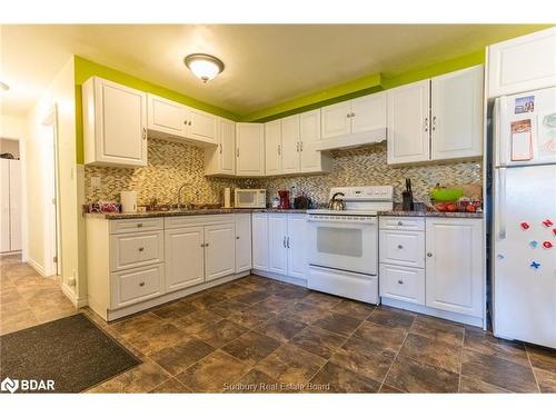 2644 Dorsett Drive, Sudbury, ON - Indoor Photo Showing Kitchen